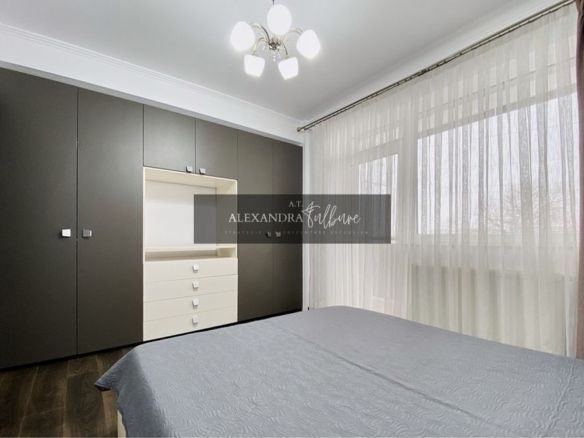 Apartament 3 camere, 2 balcoane, etaj intermediar, parcare. - foto 3