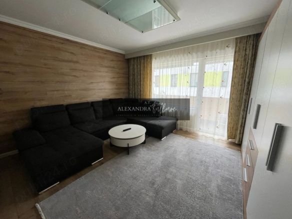 Apartament 2 camere decomandate, balcon, etaj intermediar, parcare - Imagine principala