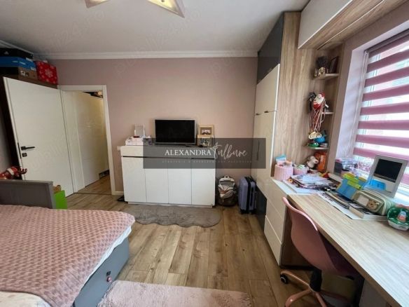 Apartament 2 camere decomandate, balcon, etaj intermediar, parcare - foto 2