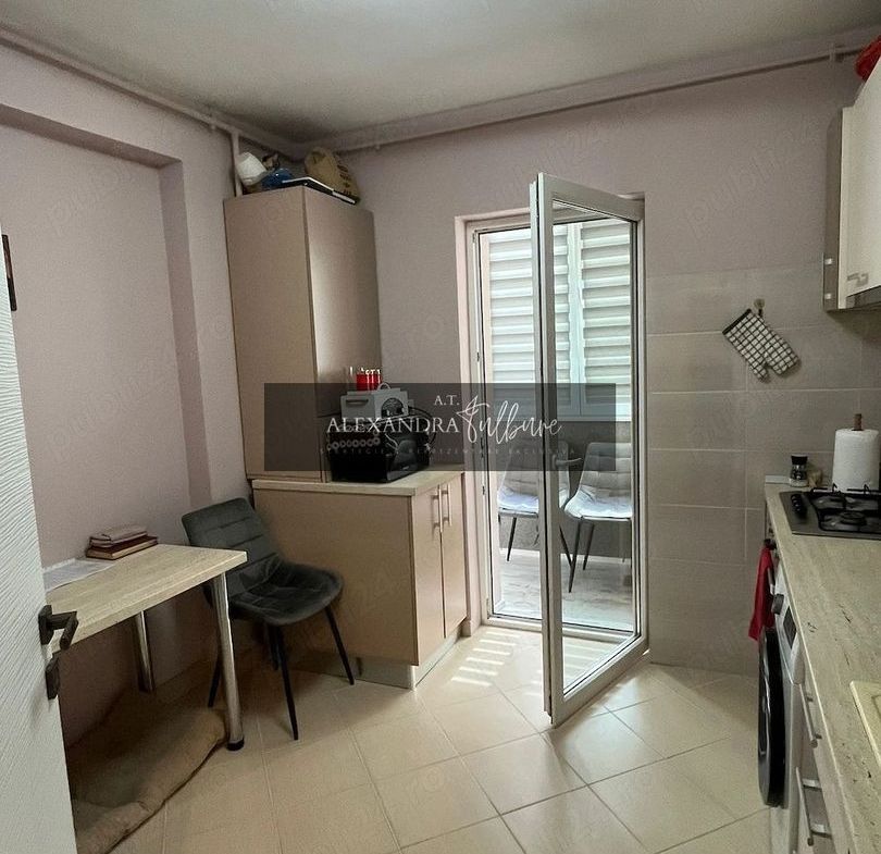 Apartament 2 camere decomandate, balcon, etaj intermediar, parcare - foto 4