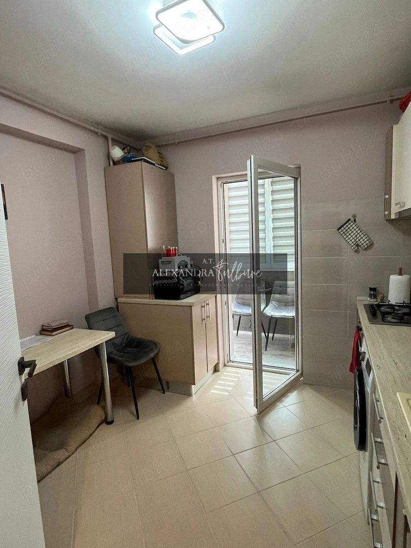 Apartament 2 camere decomandate, balcon, etaj intermediar, parcare - foto 4