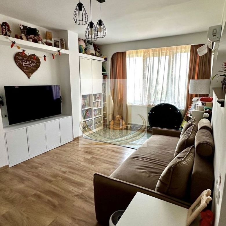 Apartament cu 4 camere si 2 bai | 84 mp | decomandat | zonă centrală - Imagine principala