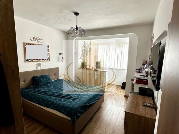 Apartament cu 4 camere si 2 bai | 84 mp | decomandat | zonă centrală - foto 2
