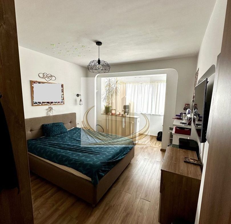 Apartament cu 4 camere si 2 bai | 84 mp | decomandat | zonă centrală - foto 2