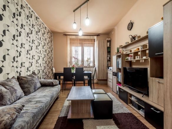 Apartament în centru cu acces auto și garaj propriu - foto 2