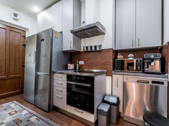 Apartament în centru cu acces auto și garaj propriu - foto 3