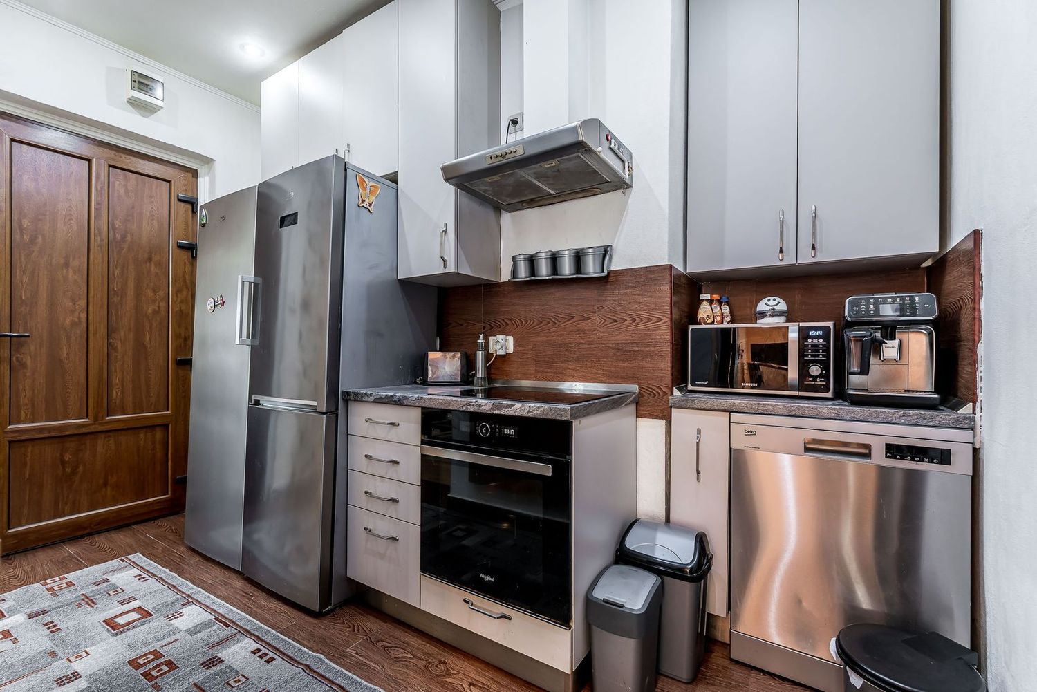 Apartament în centru cu acces auto și garaj propriu - foto 3