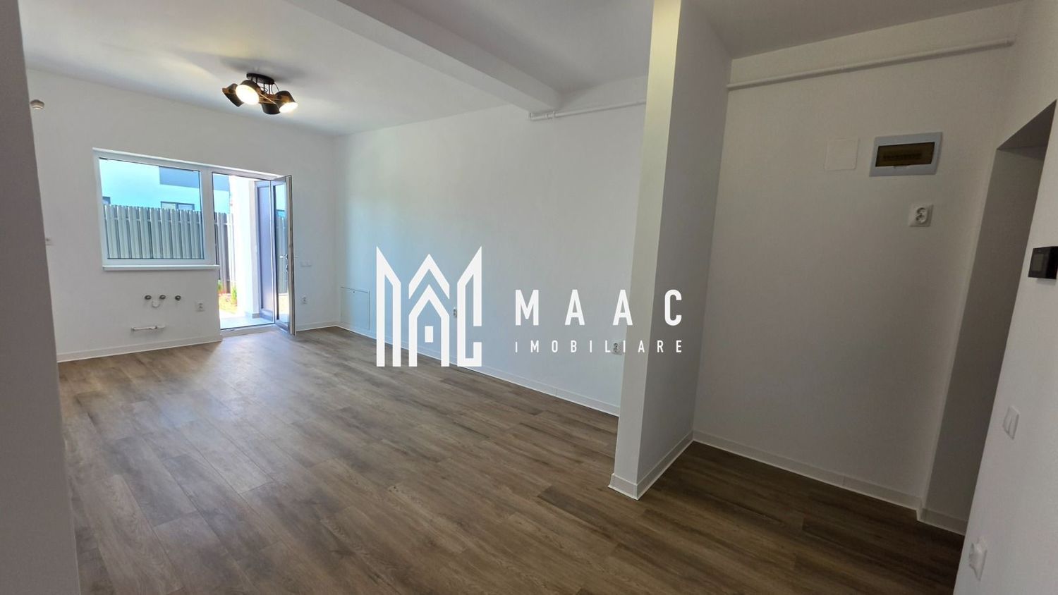 Apartament 2 camere de vânzare Selimbar | Central | curte 90 mp, parcare