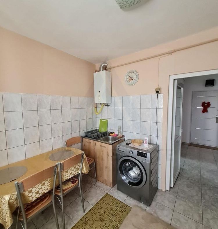 Apartament 1 camera 41 mp utili pivnita si balcon inchis Turnisor - foto 7