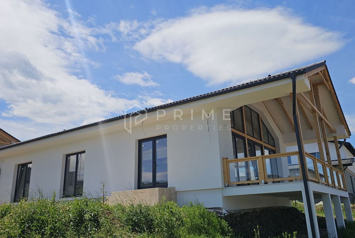 Vilă chalet modern cu perete panoramic de sticlă - Livezeni, Mureș - foto 2