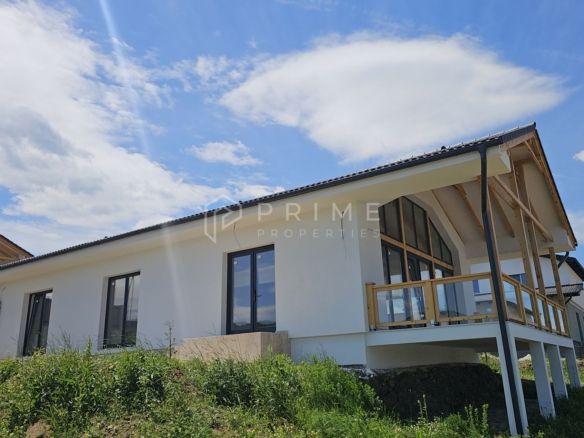 Vilă chalet modern cu perete panoramic de sticlă - Livezeni, Mureș - foto 2