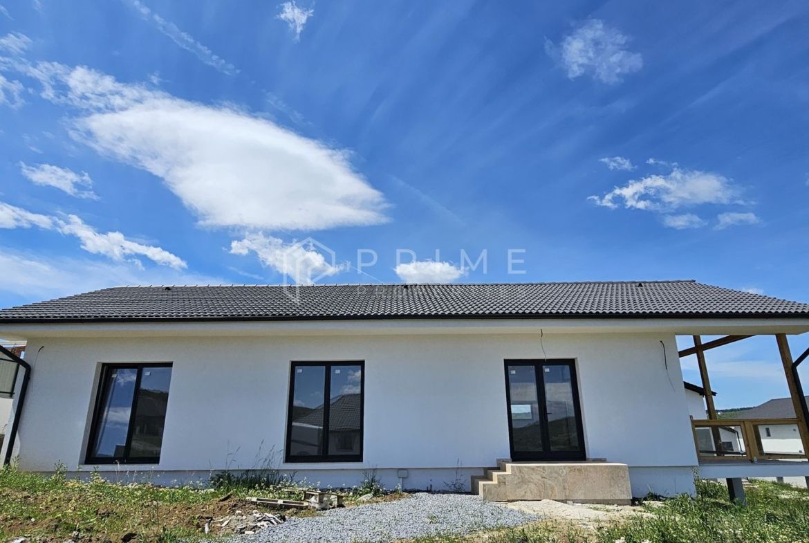 Vilă chalet modern cu perete panoramic de sticlă - Livezeni, Mureș - foto 3