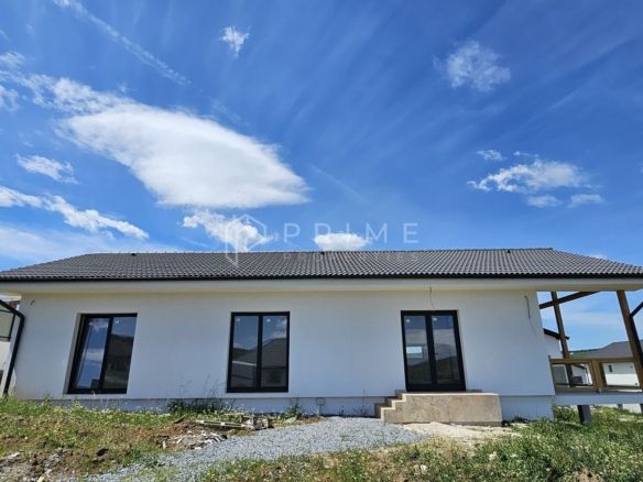 Vilă chalet modern cu perete panoramic de sticlă - Livezeni, Mureș - foto 3