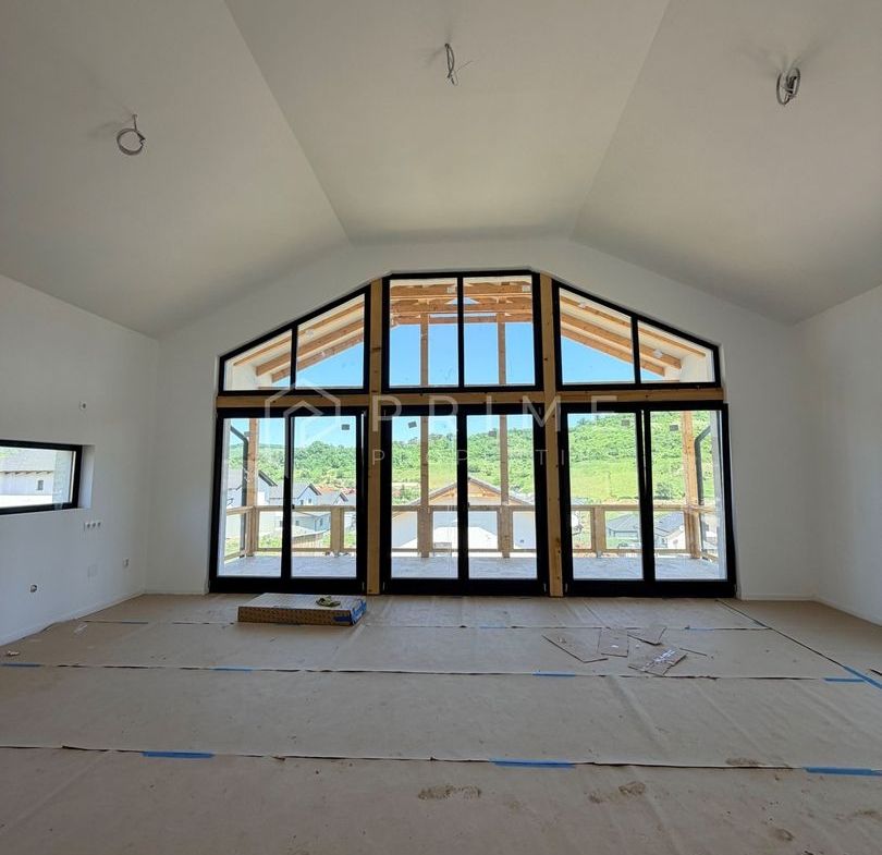 Vilă chalet modern cu perete panoramic de sticlă - Livezeni, Mureș - foto 4