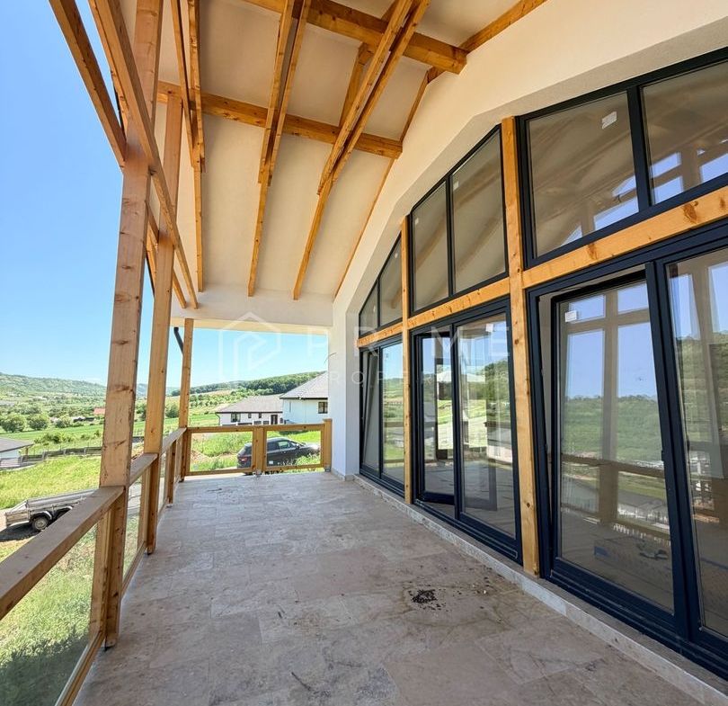 Vilă chalet modern cu perete panoramic de sticlă - Livezeni, Mureș - foto 5