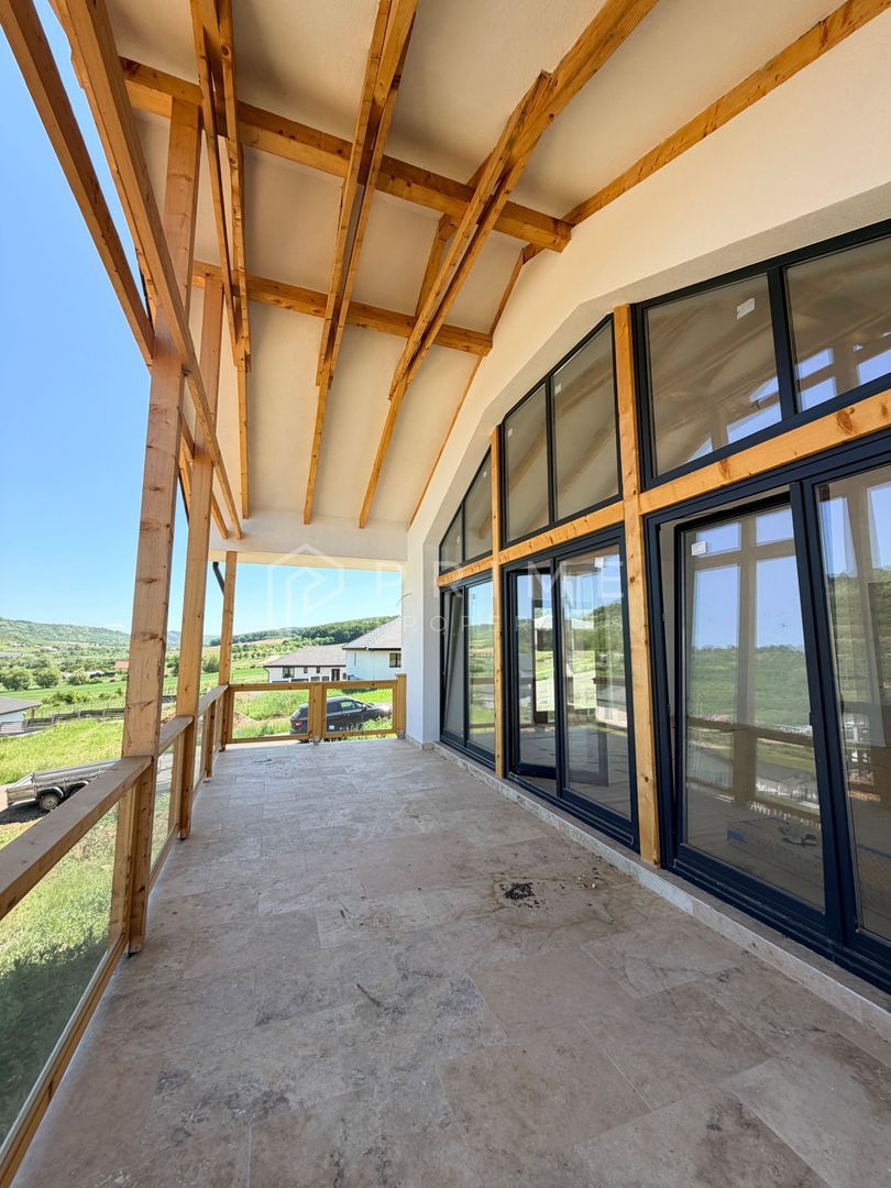Vilă chalet modern cu perete panoramic de sticlă - Livezeni, Mureș - foto 5