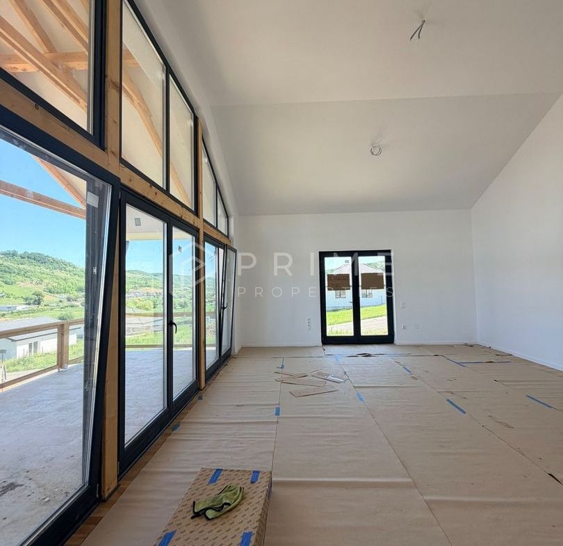 Vilă chalet modern cu perete panoramic de sticlă - Livezeni, Mureș - foto 6