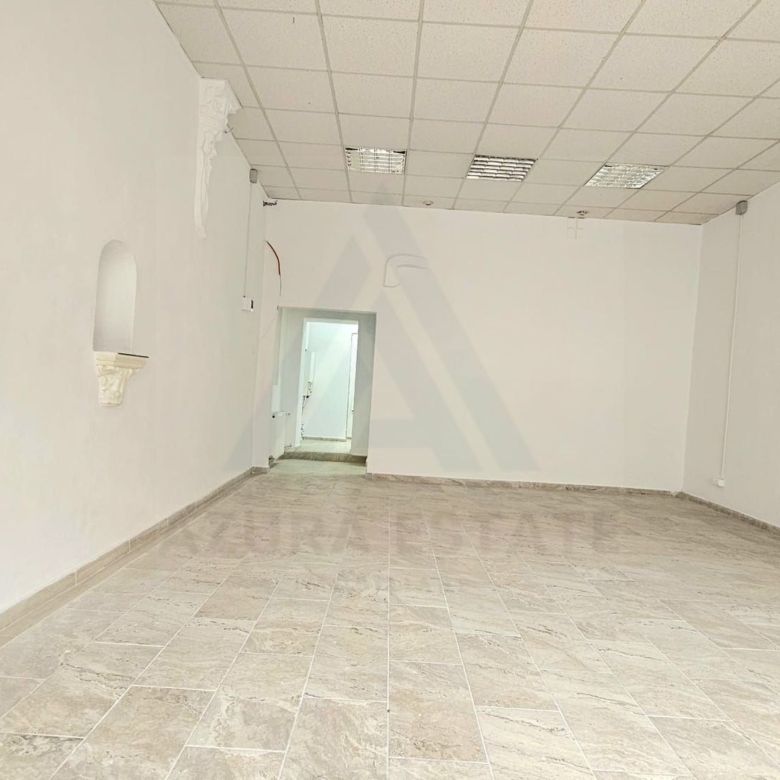 Spațiu Comercial Ultracentral  Zona 9 Mai  Trafic Pietonal Intens - Imagine principala