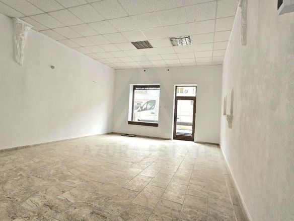 Spațiu Comercial Ultracentral  Zona 9 Mai  Trafic Pietonal Intens - foto 3