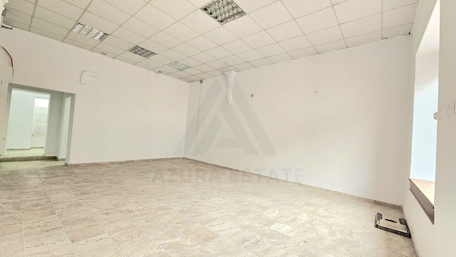 Spațiu Comercial Ultracentral  Zona 9 Mai  Trafic Pietonal Intens - foto 4
