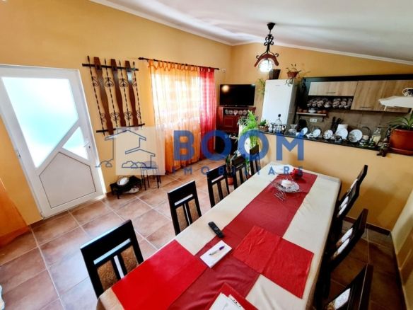 Casa moderna langa Taverna D