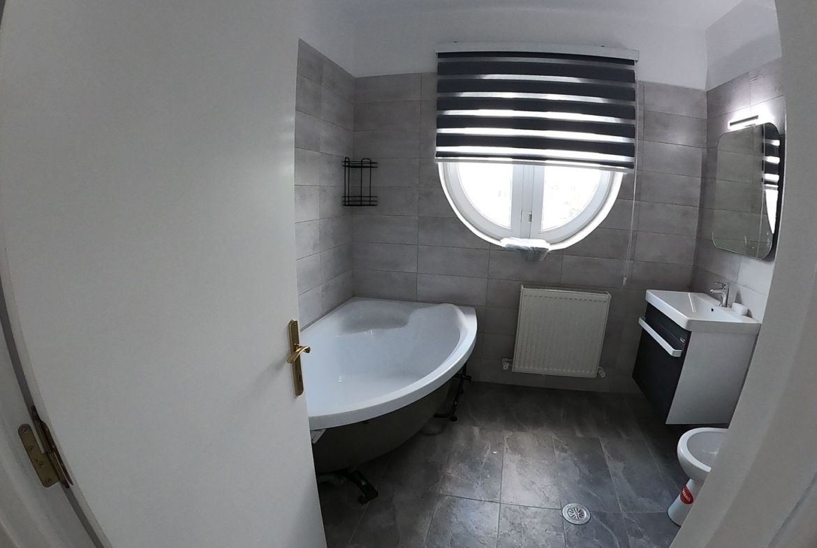 De închiriat – Vilă P+1 cu 4 camere, complet mobilată și utilată