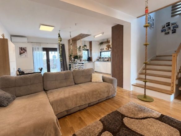 Casa individuala 117 mp utili 245 mp teren 3 dormitoare 2 bai Cristian - Imagine principala