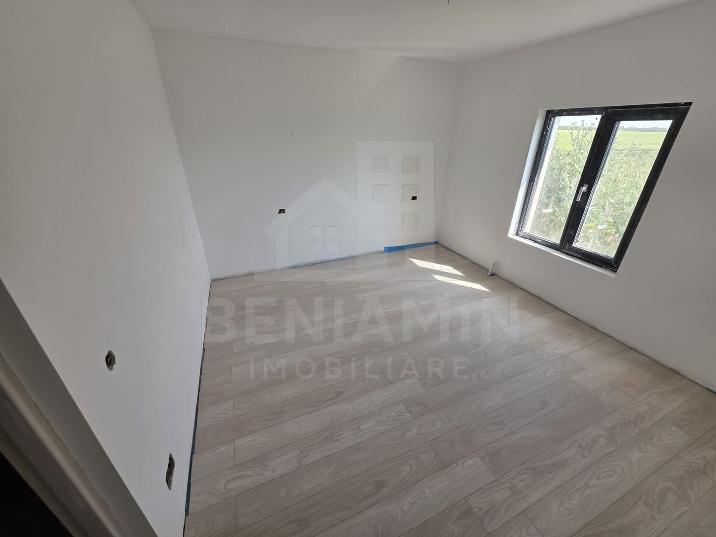 Casa 3 dormitoare-2 bai-Living si bucatarie-Damila-Selgros - foto 5 Casa 3 dormitoare-2 bai-Living si bucatarie-Damila-Selgros - foto 5