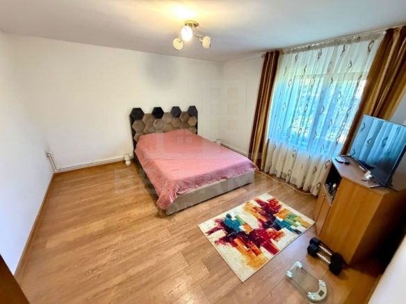 Romanesti pe Bulevard-Casa cu teren 546mp-Pozitie excelenta-Libera - foto 3