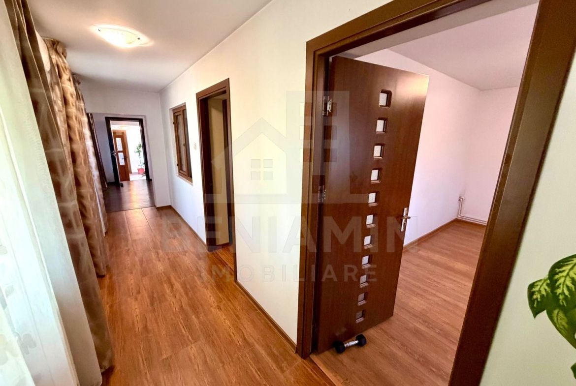 Romanesti pe Bulevard-Casa cu teren 546mp-Pozitie excelenta-Libera - foto 5
