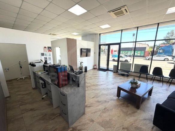 Spatiu comercial pe Bulevardul Decebal - Rovine - Helmat 100mp - Imagine principala