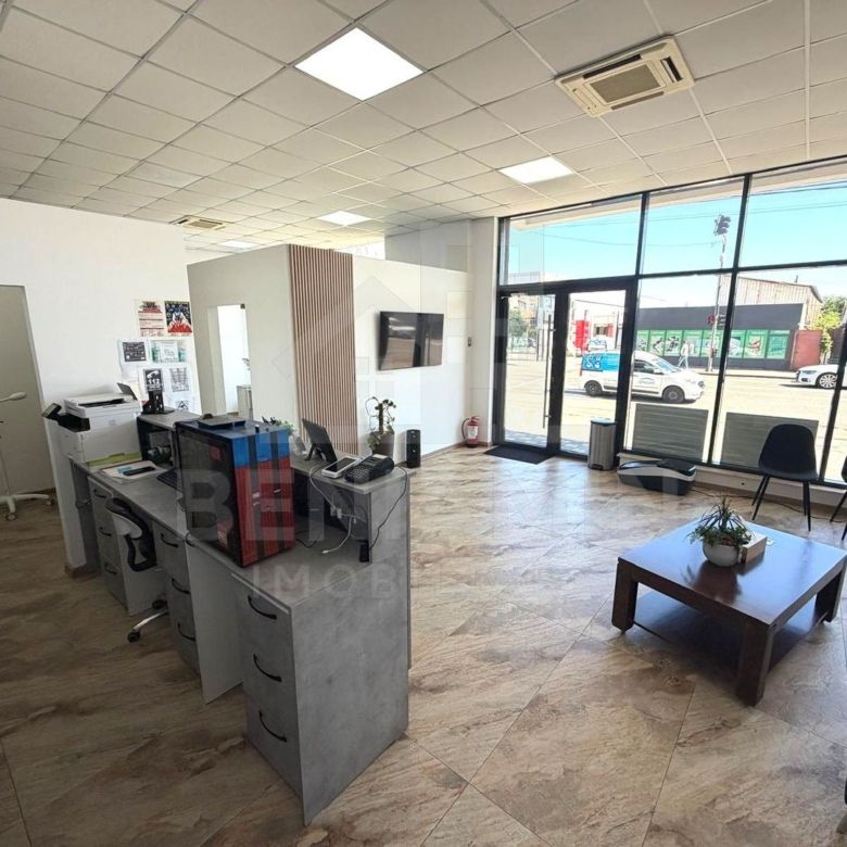 Spatiu comercial pe Bulevardul Decebal - Rovine - Helmat 100mp - Imagine principala