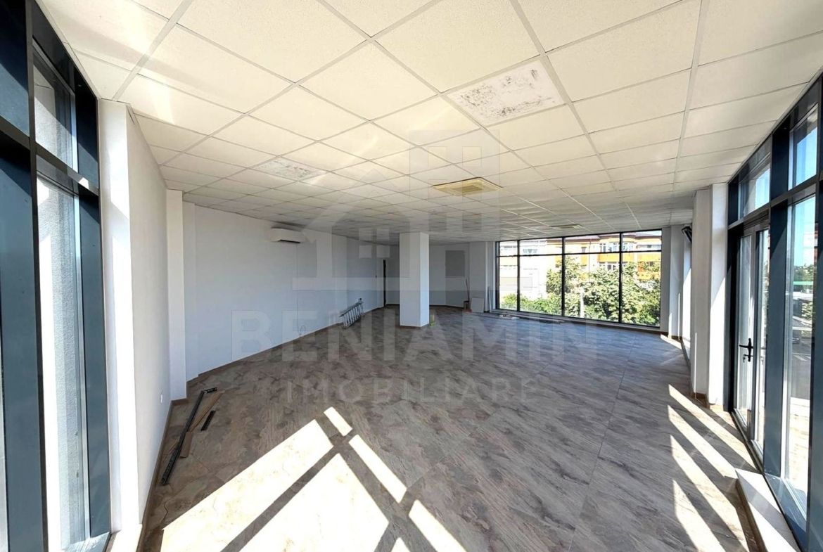 Spatiu comercial pe Bulevardul Decebal - Rovine - Helmat 100mp - foto 2