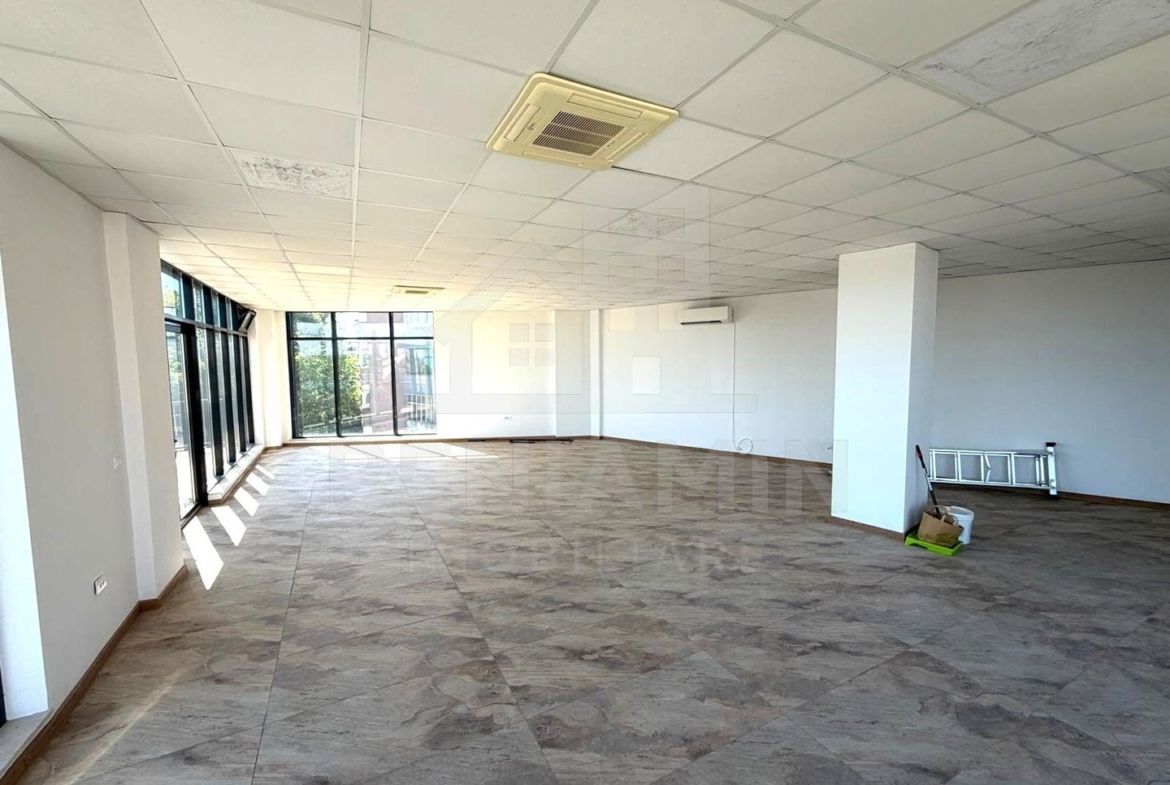 Spatiu comercial pe Bulevardul Decebal - Rovine - Helmat 100mp - foto 3