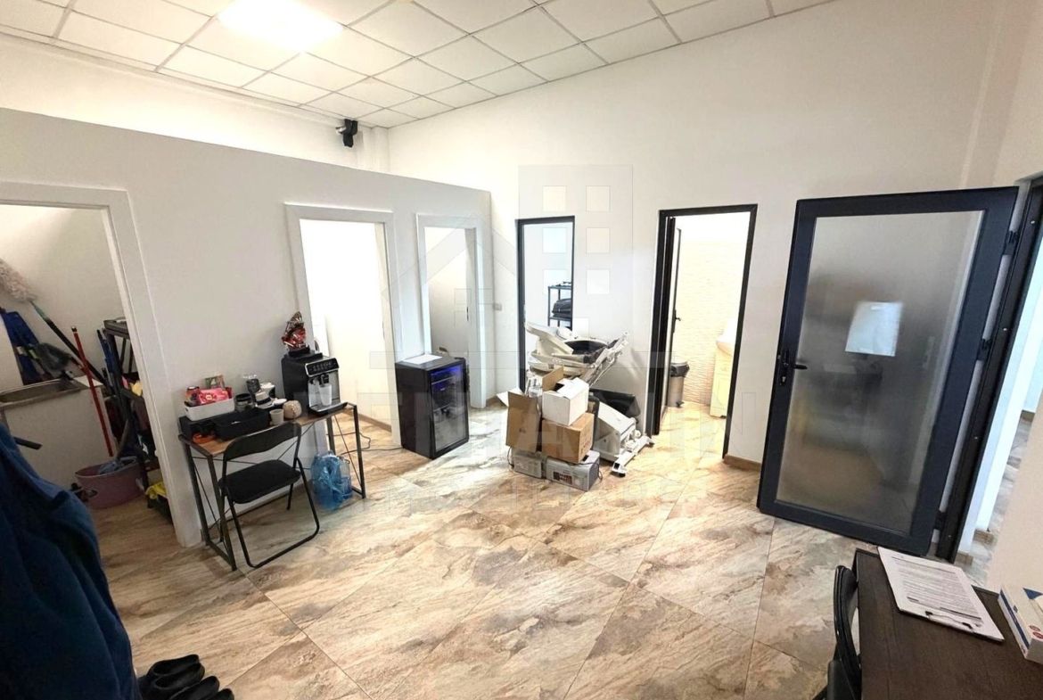 Spatiu comercial pe Bulevardul Decebal - Rovine - Helmat 100mp - foto 4