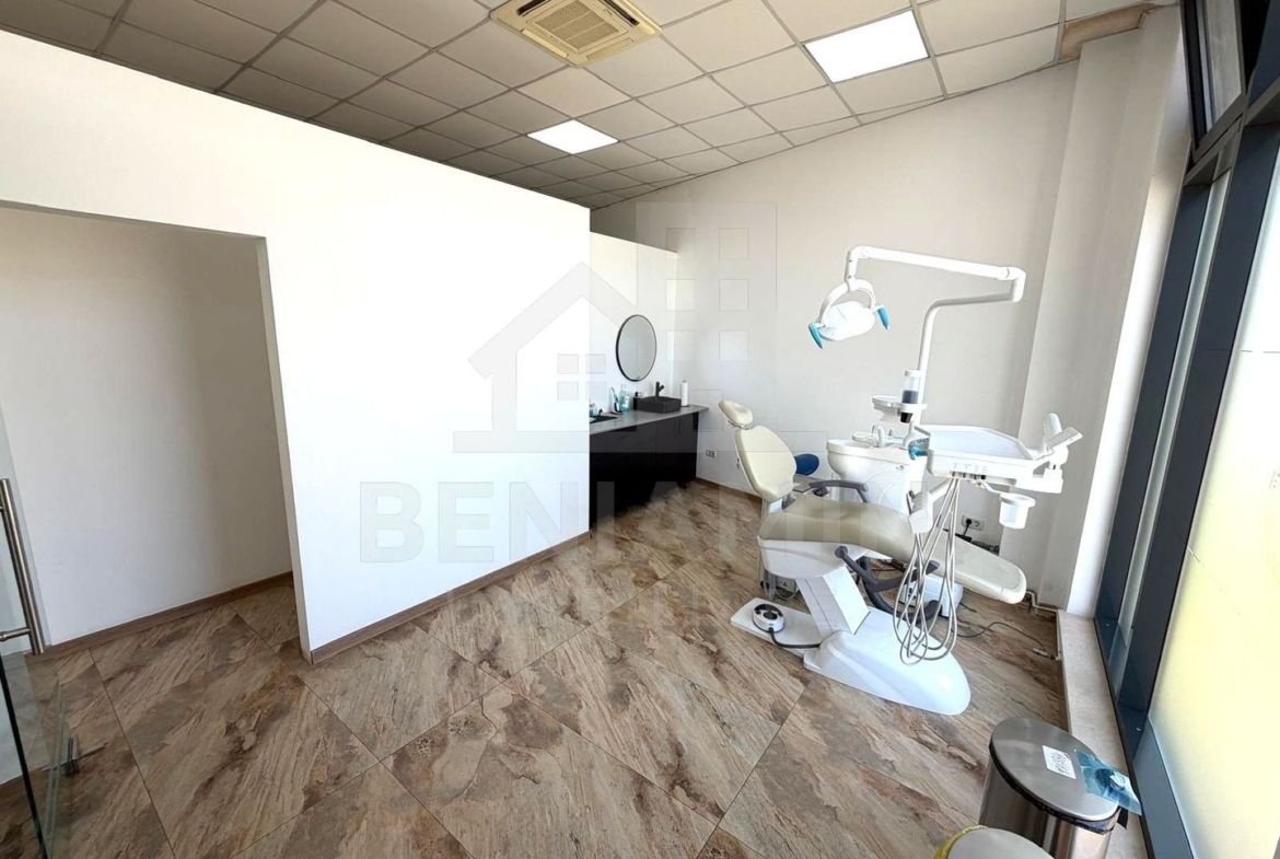 Spatiu comercial pe Bulevardul Decebal - Rovine - Helmat 100mp - foto 5