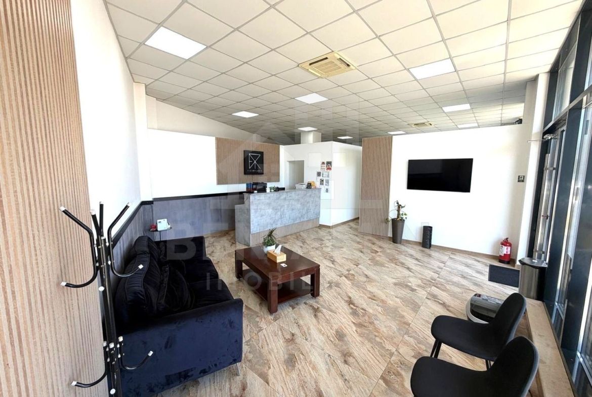 Spatiu comercial pe Bulevardul Decebal - Rovine - Helmat 100mp - foto 6