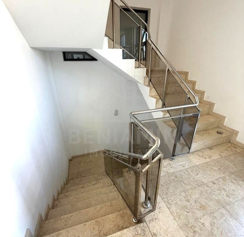 Spatiu comercial pe Bulevardul Decebal - Rovine - Helmat 100mp - foto 7