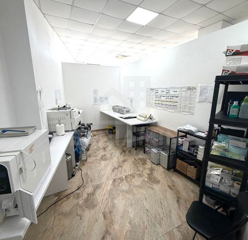 Spatiu comercial pe Bulevardul Decebal - Rovine - Helmat 100mp - foto 8