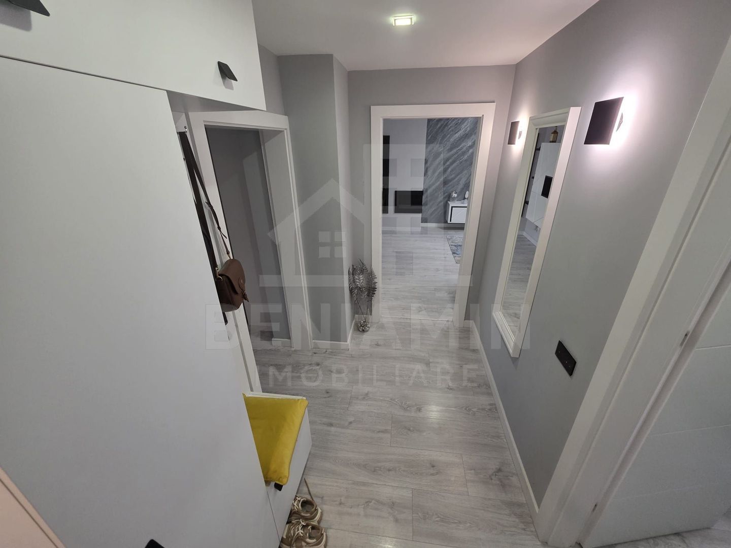 Trei camere decomandat ultra-renovat 2 bai Mcdonalds etaj 2 - foto 6