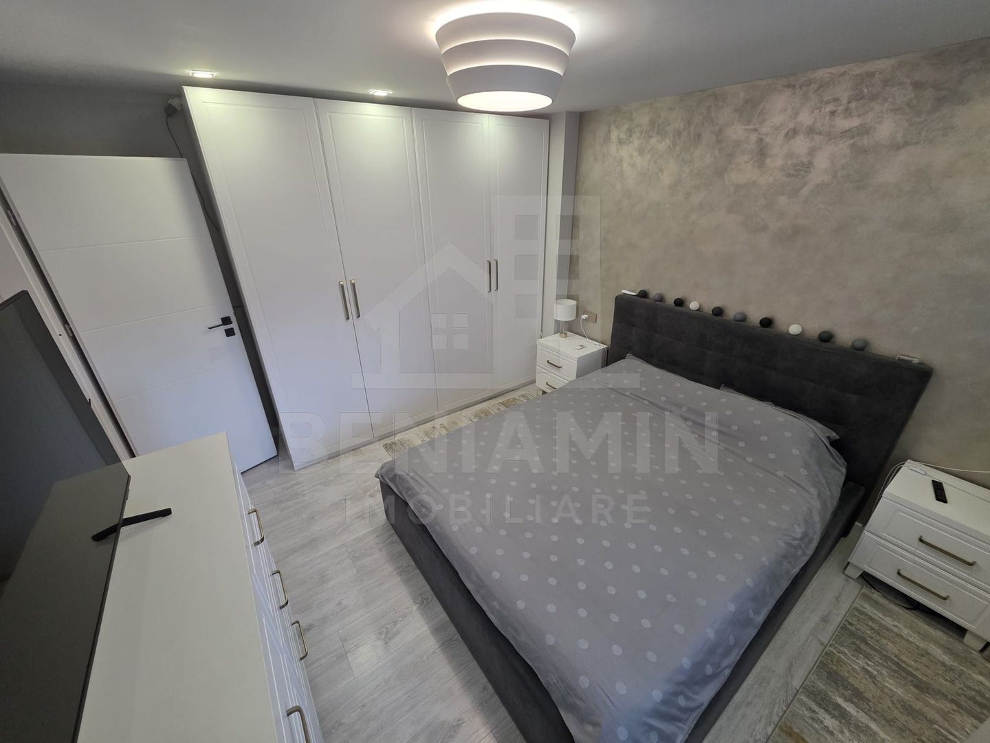 Trei camere decomandat ultra-renovat 2 bai Mcdonalds etaj 2 - foto 8