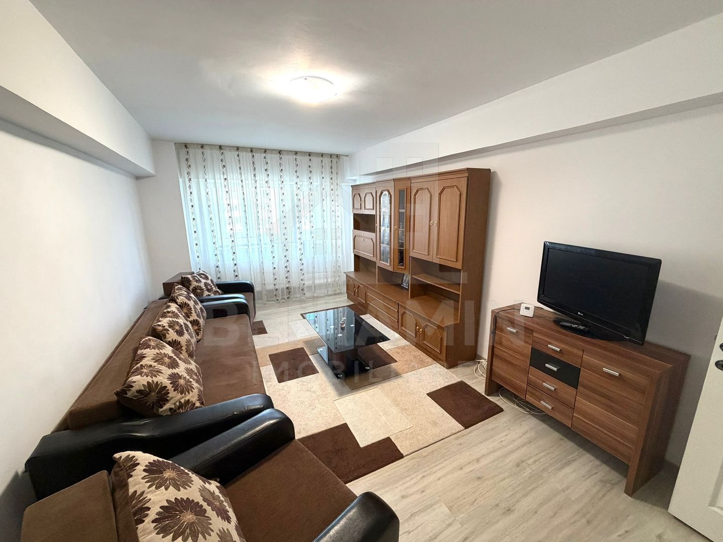 Apartament cu 2 camere decomandat Calea Bucuresti - Patria - Imagine principala Apartament cu 2 camere decomandat Calea Bucuresti - Patria - Imagine principala