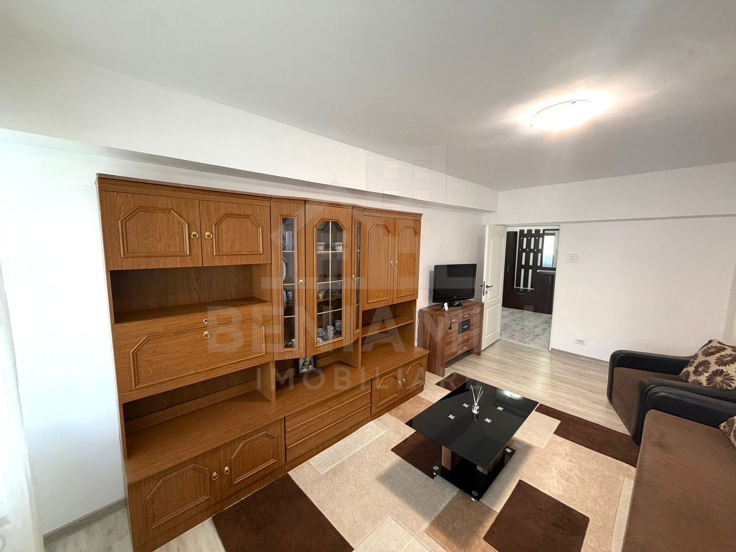 Apartament cu 2 camere decomandat Calea Bucuresti - Patria - foto 2 Apartament cu 2 camere decomandat Calea Bucuresti - Patria - foto 2