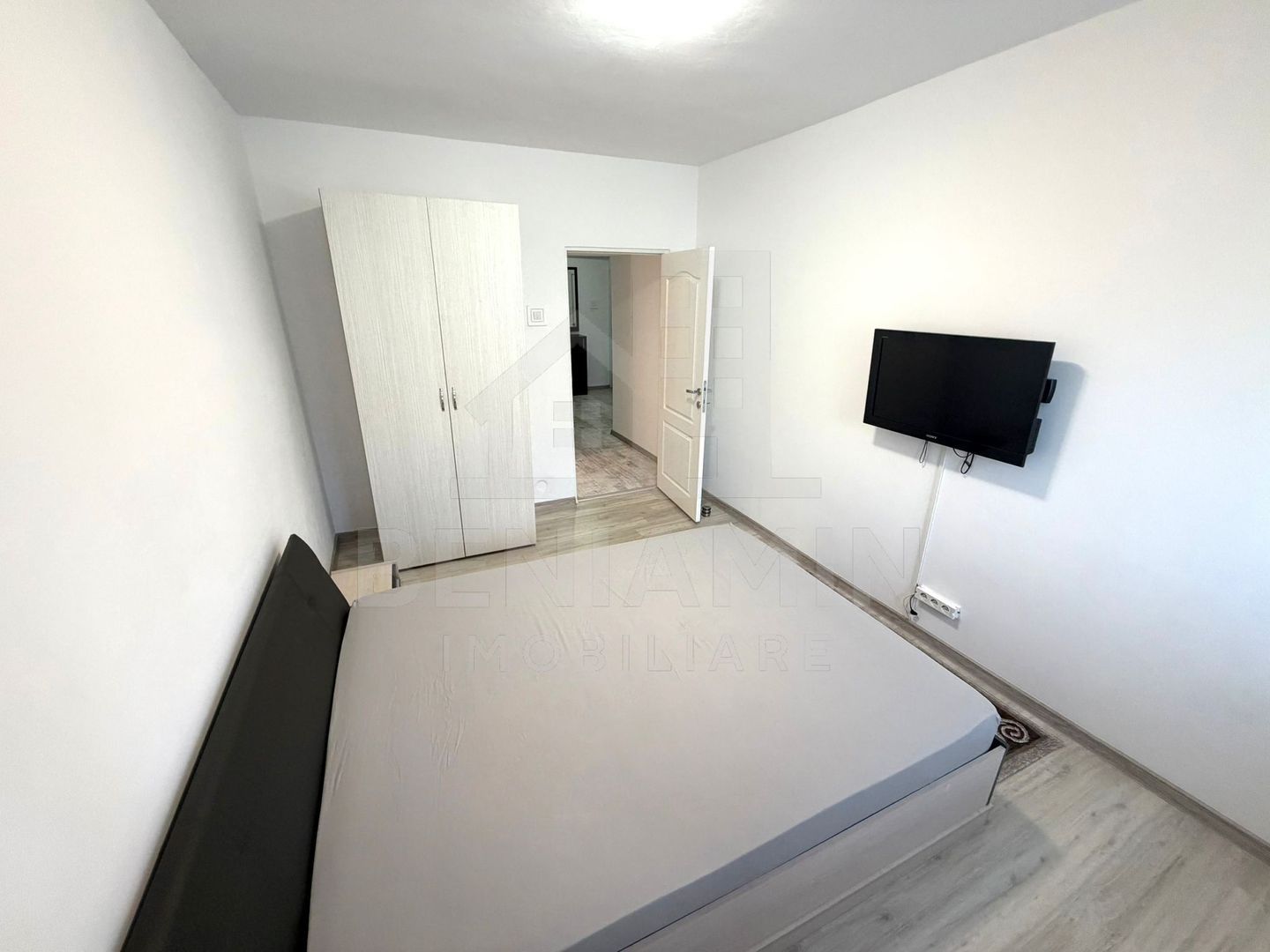 Apartament cu 2 camere decomandat Calea Bucuresti - Patria - foto 5 Apartament cu 2 camere decomandat Calea Bucuresti - Patria - foto 5