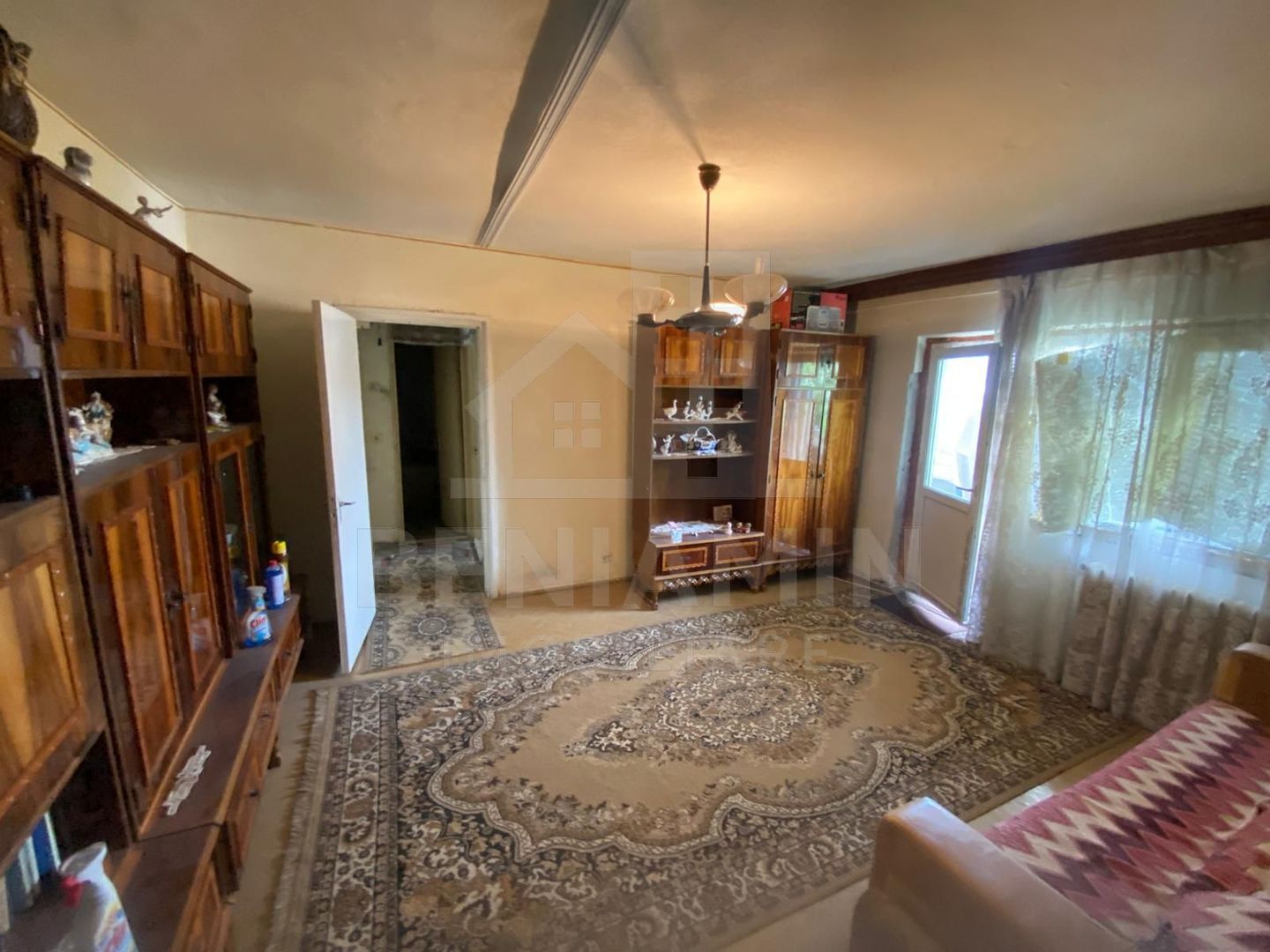 Apartament 2 camere semidecomandat spatios 56mp Rovine MOL - Imagine principala