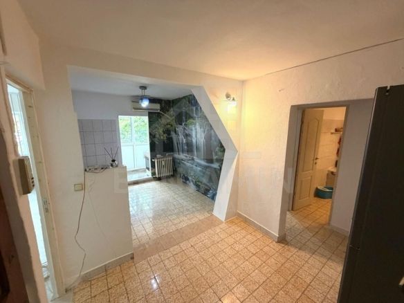 2 camere decomandat - etaj 2 - 52mp - teava de gaze - Sarari - foto 3