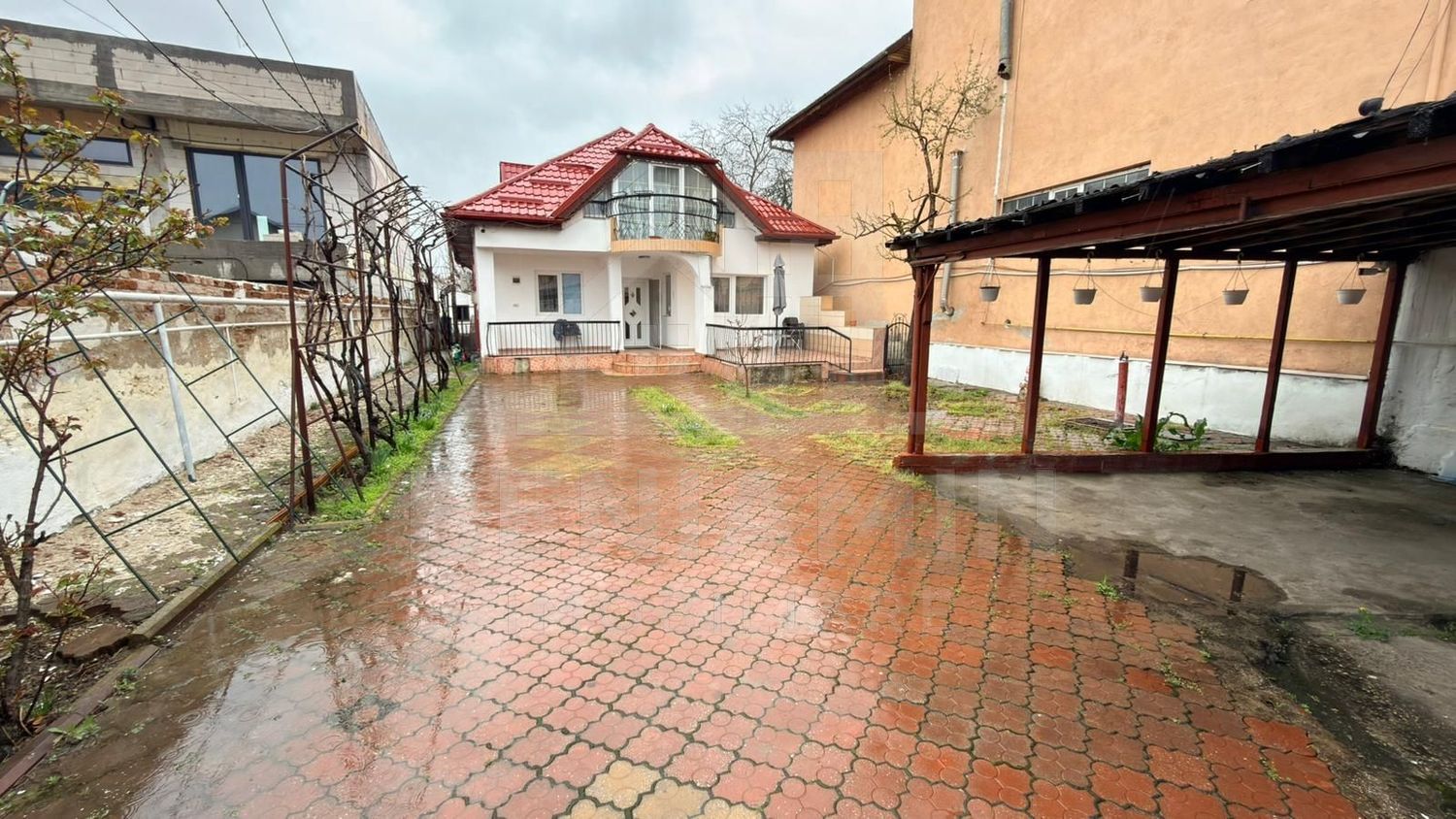 Vila-in-zona-Parcului-Nicolae-Romanescu-curte-mare-doua-constructii - Imagine principala
