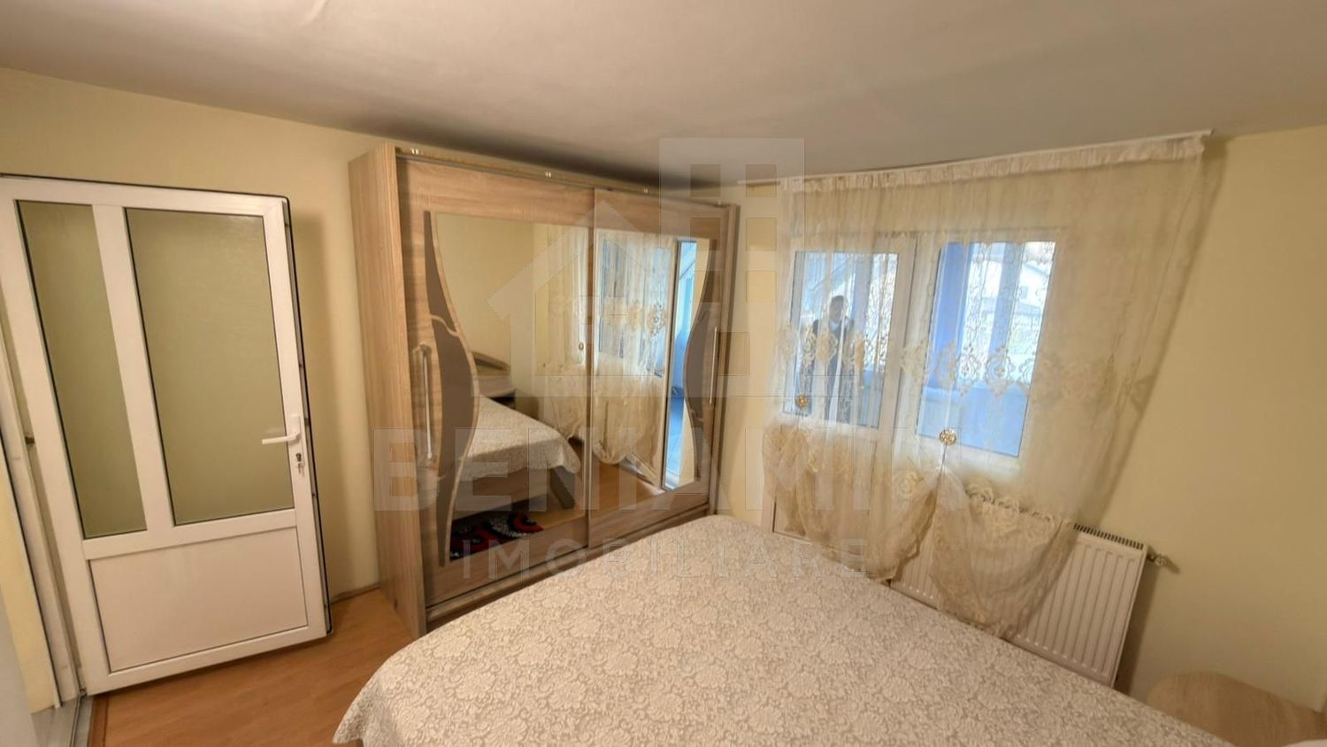 Vila-in-zona-Parcului-Nicolae-Romanescu-curte-mare-doua-constructii - foto 5