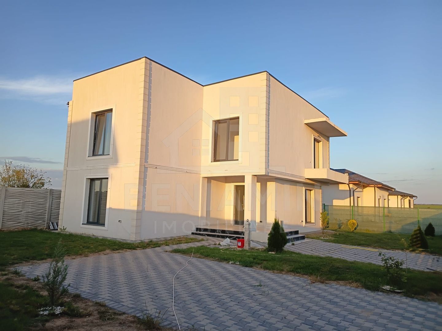 Casa noua 4 dormitoare 2 bai P+1 zona Selgros Teilor - Imagine principala Casa noua 4 dormitoare 2 bai P+1 zona Selgros Teilor - Imagine principala