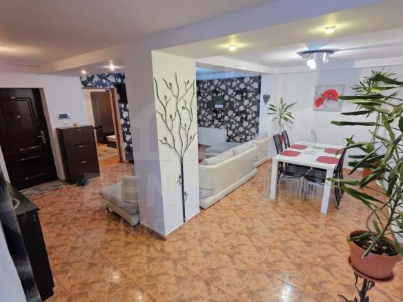 Apartament etaj 1 vila Mall Promenada Craiovita -centrala -parcare - Imagine principala